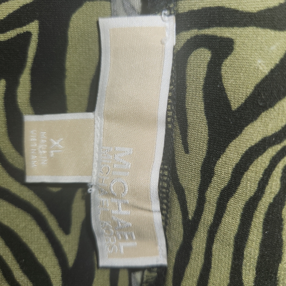 MICHAEL KORS, Women's green and black straight skirt with rusching & split. - Picture 4 of 5